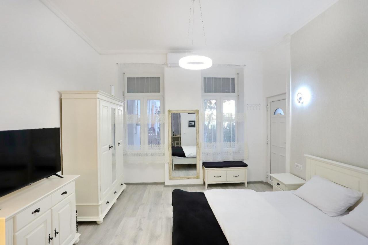 Central Luxury Apartments Oradea Exterior photo